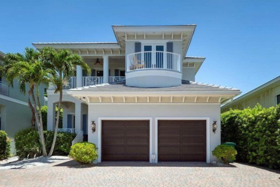 Welcome to 9222 Vanderbilt Drive