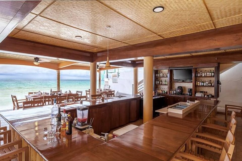 On-site Ocean Breeze Restaurant Bar Dining