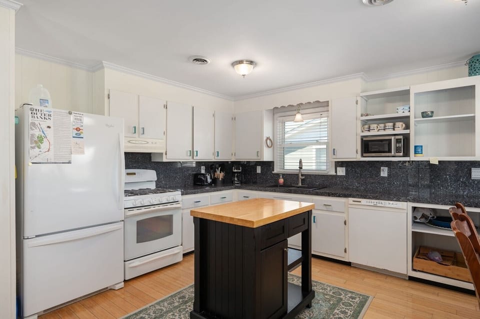 13-web-or-mls-400-The-Turtle-Shack-Kitchen-V2
