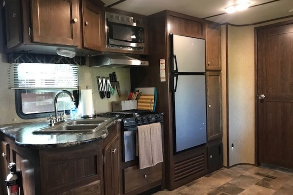 Fully equipped kitchen, new residential style refrigerator