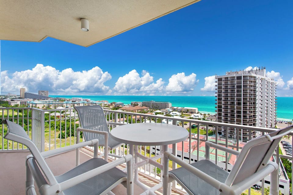 Ariel1201 Balcony