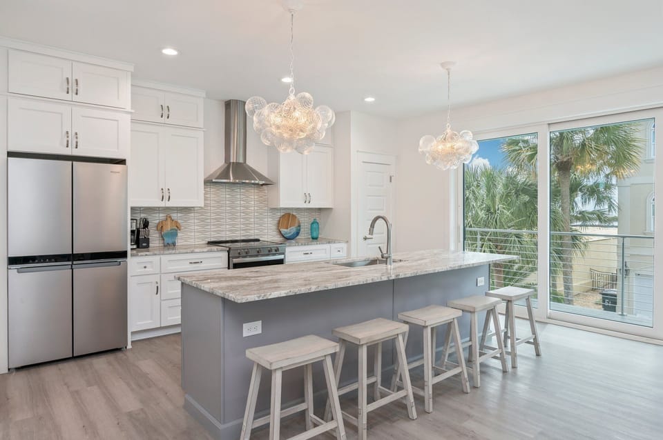 Sundial features a beautiful granite island for grab-and-go meals!