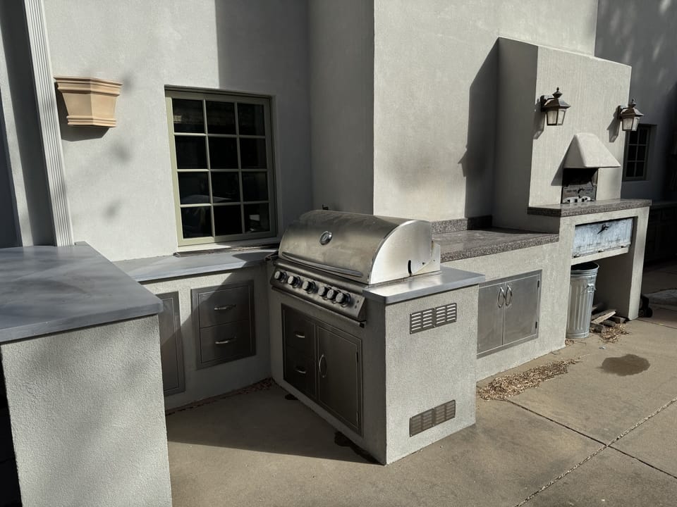 Outdoor Kitchen with Pizza Oven.