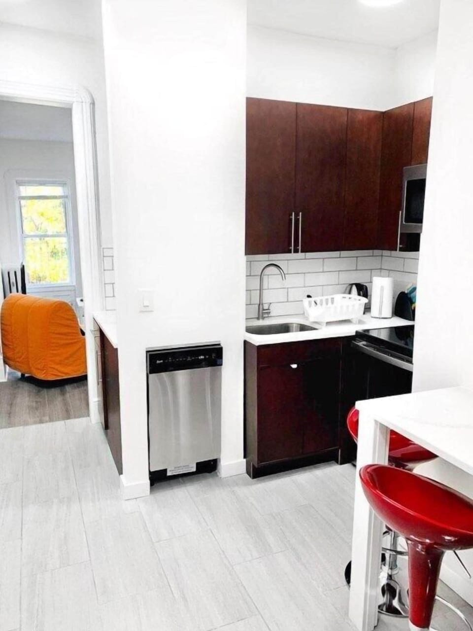 7D05083C-CF11-4B64-BE3C-5FE3BD8CEB18