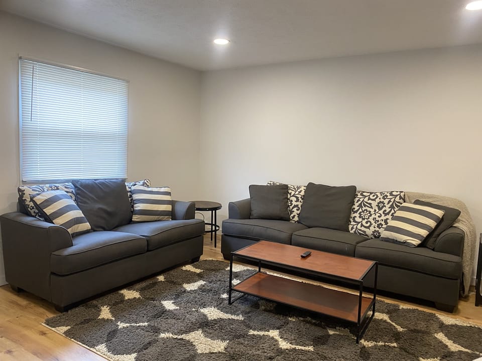 Living room with 50" tv
