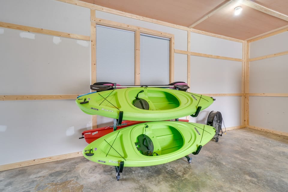 Garage | 4 Kayaks