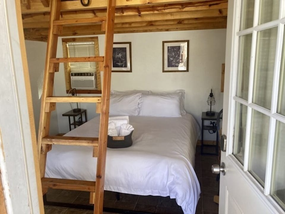 Creekside20Interior201