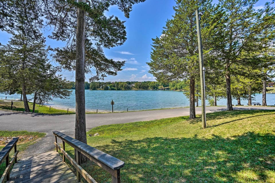 Sleepy Hollow Lake Community | Community Amenities | Sandy Beach Lake Access