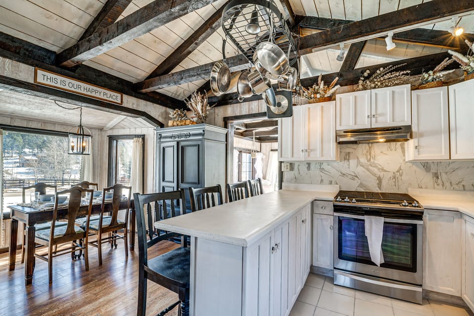 Dining Area | Kitchen