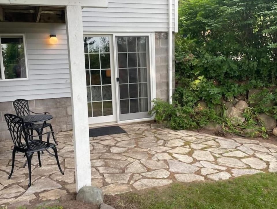 Skandia Guest Suite Private Entrance and Patio