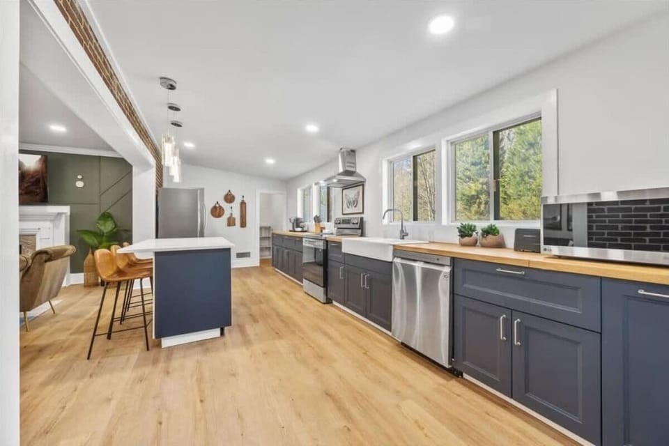 Kitchen 1 of 2