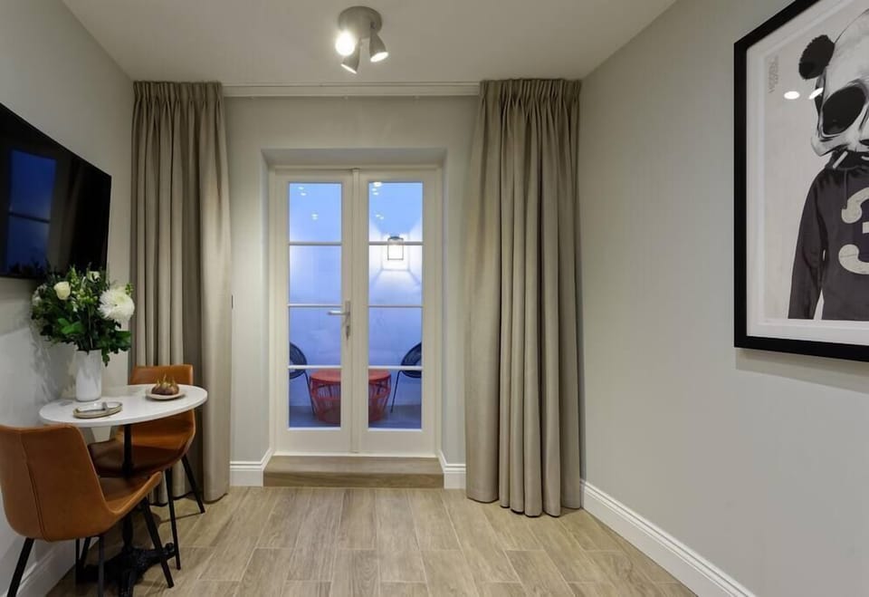 Living room area and access to the terrace.