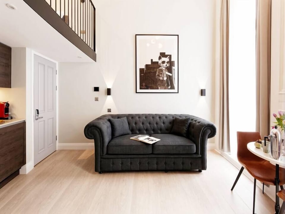 Stylish and bright living room.