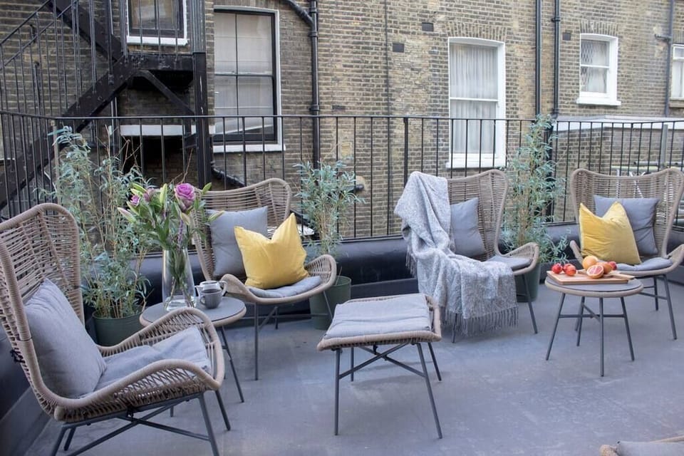 
You will also have free access to a communal terrace to enjoy the beautiful and peaceful view and the comfortable chairs and tables.