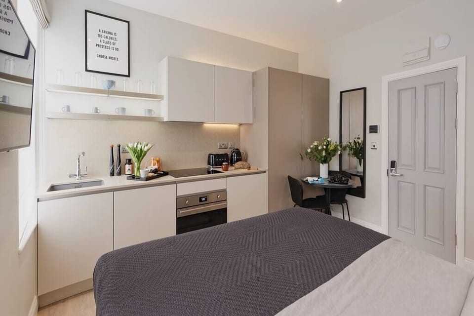 Main entrance and kitchen.