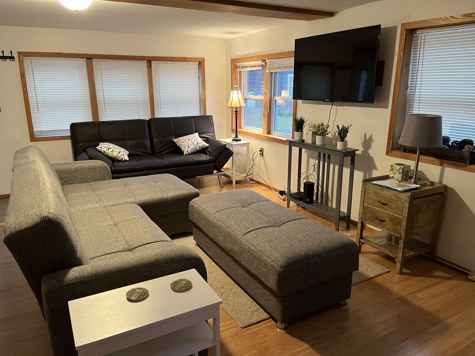 Views of lake from window. 50-inch flat screen TV with Roku. 