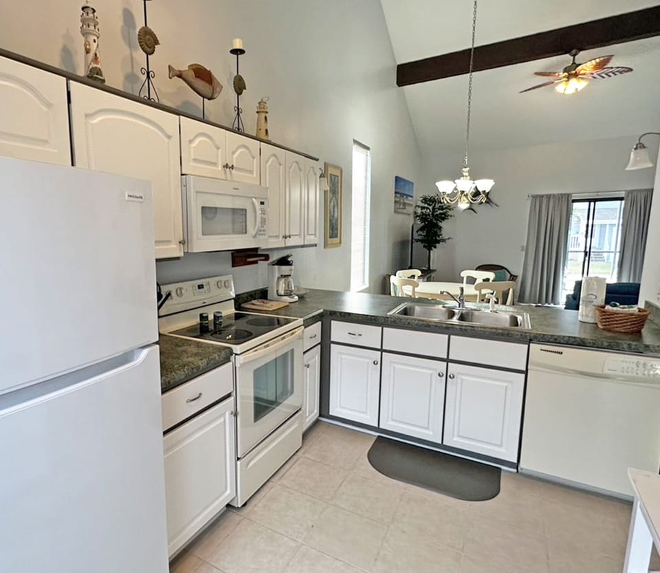 The Village of Mariner Lakes unit 11, Orange Beach Alabama. Sleeps 8. Managed by Island Rentals