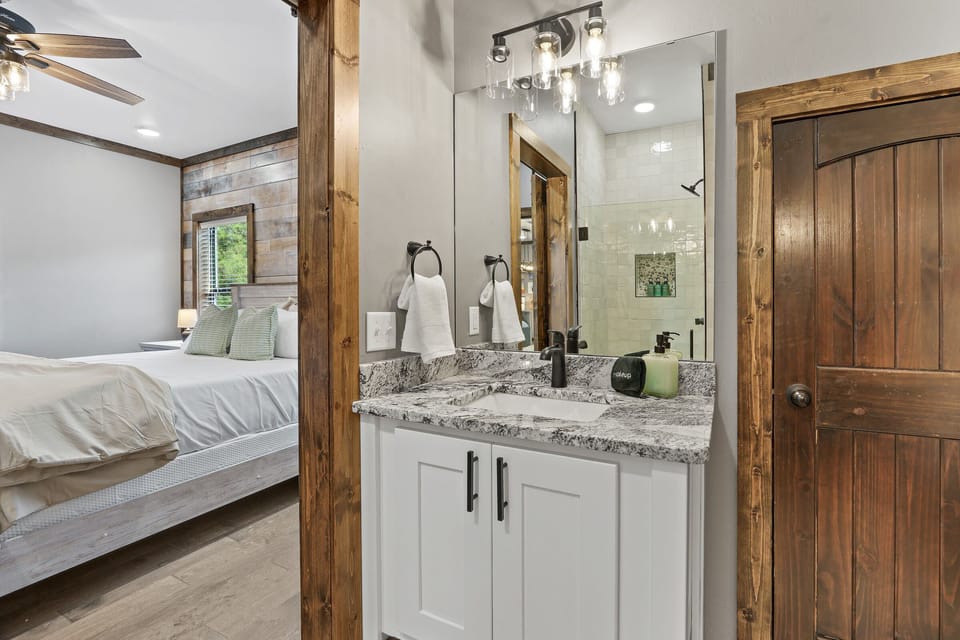 We provide the best quality bath essentials in each bathroom.