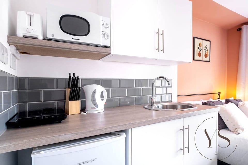 Compact, fully equipped kitchenette