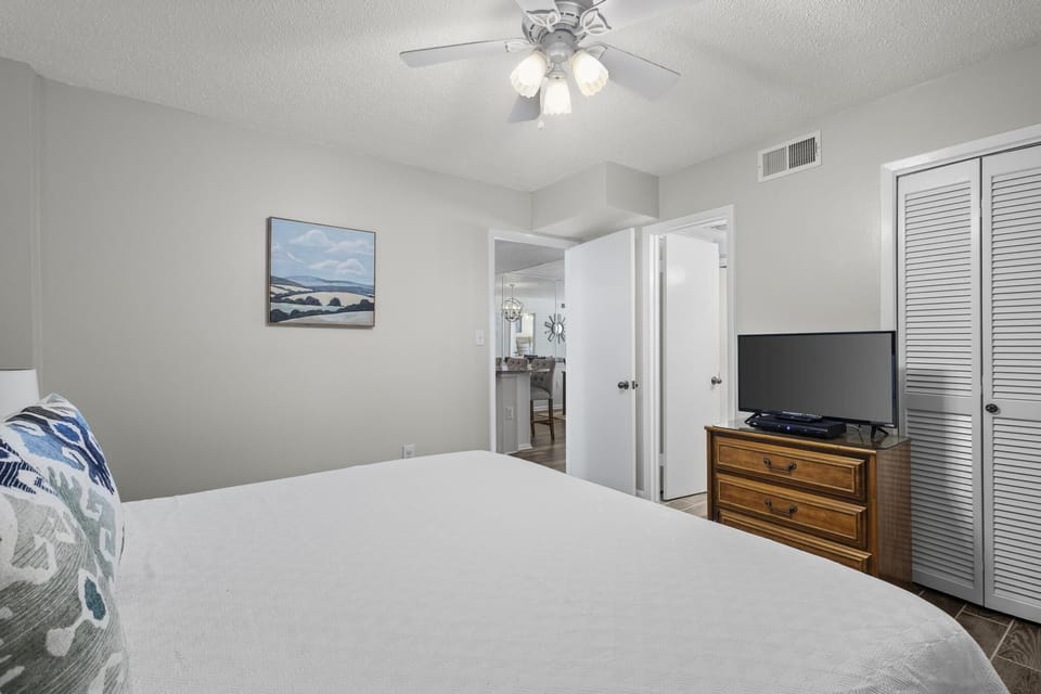 Edgewater 31 Bedroom