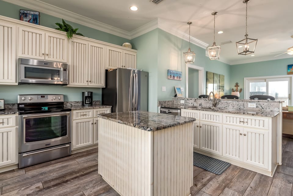008 Goin' Coastal Modern Fully Equipped Kitchen