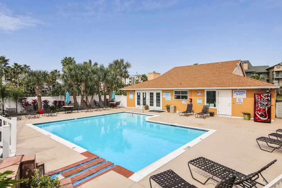 Palms at Cove View Community Pool