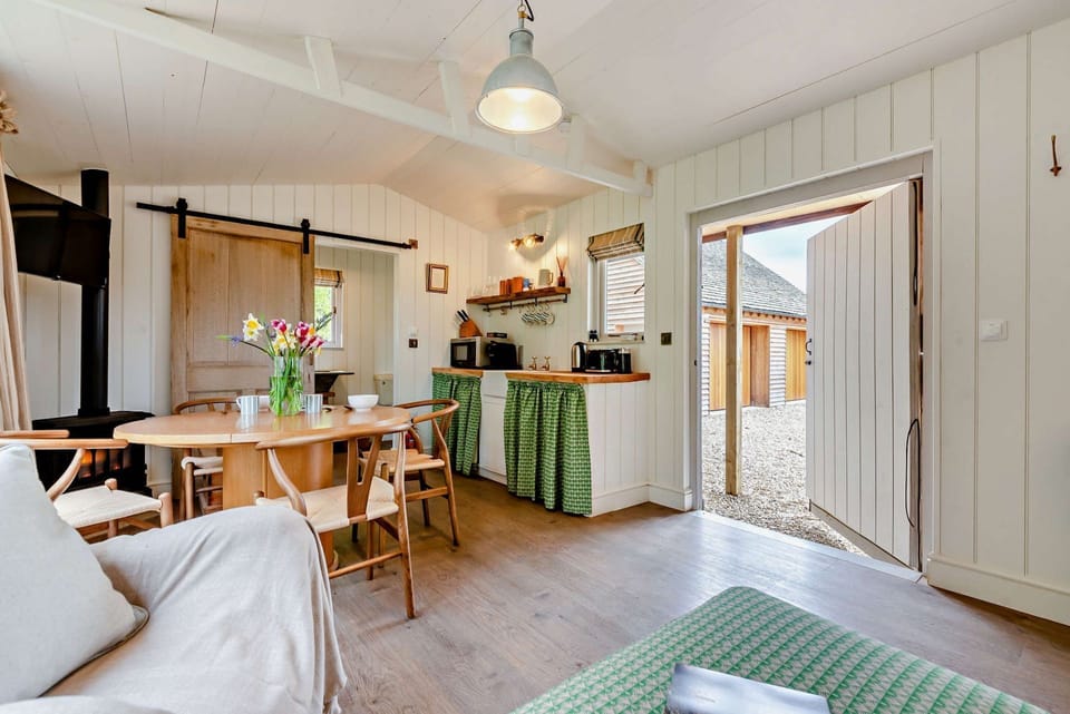 Keepers Stable Dining Area - StayCotswold