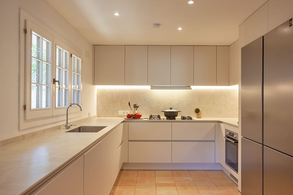 Fully equiped kitchen with large fridge