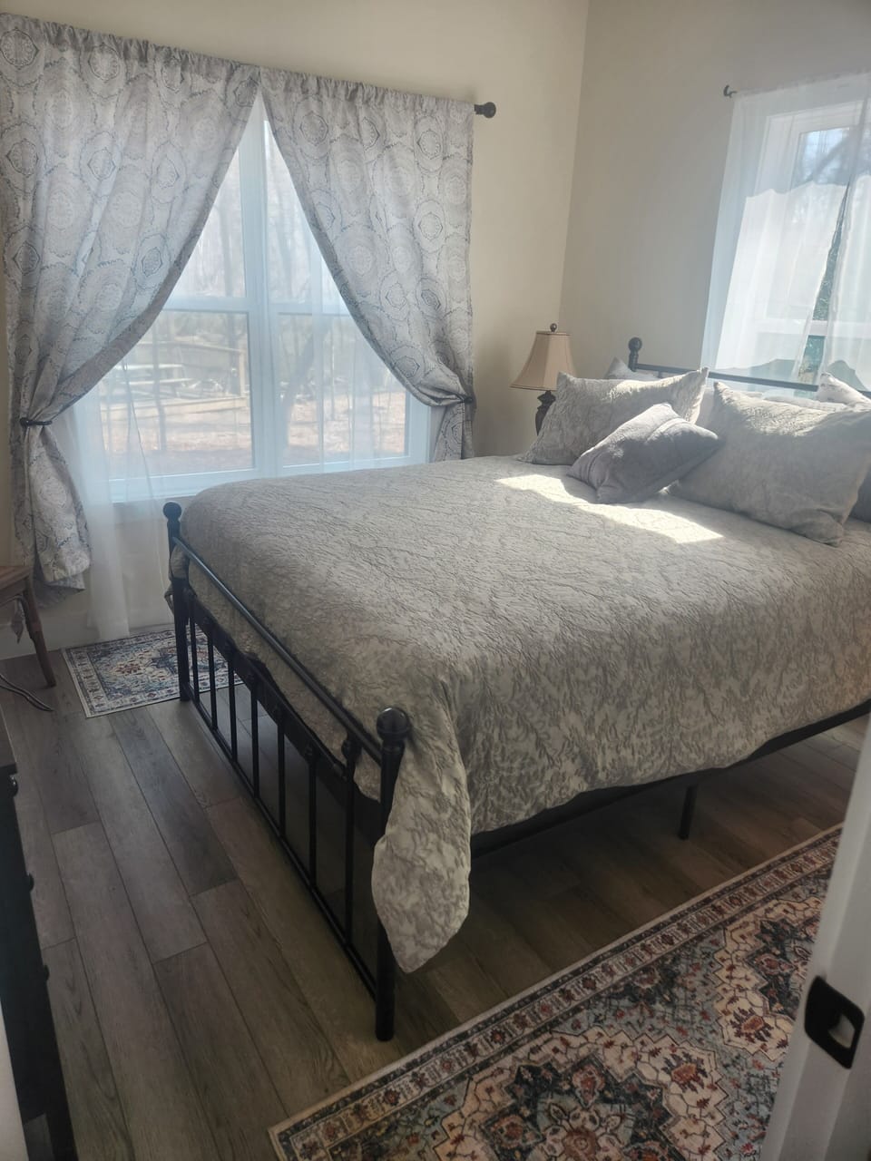 queen bedroom