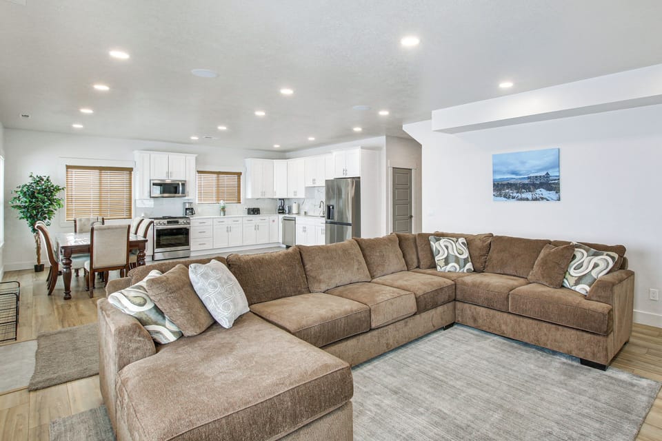 1st-Floor Living Room