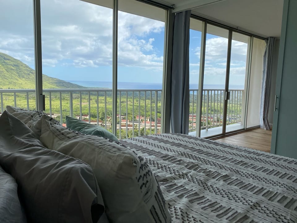 Enjoy ocean views from bed!