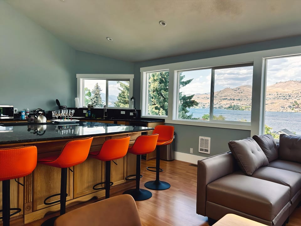 3 BR Counter Seating