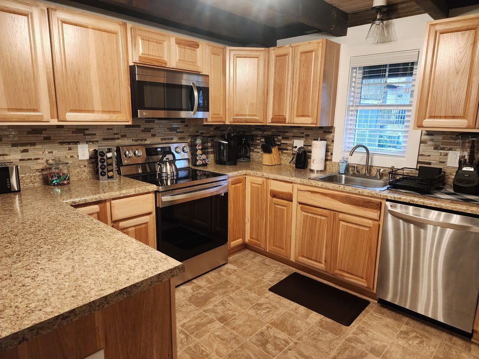 Beautiful Eat-in  Kitchen