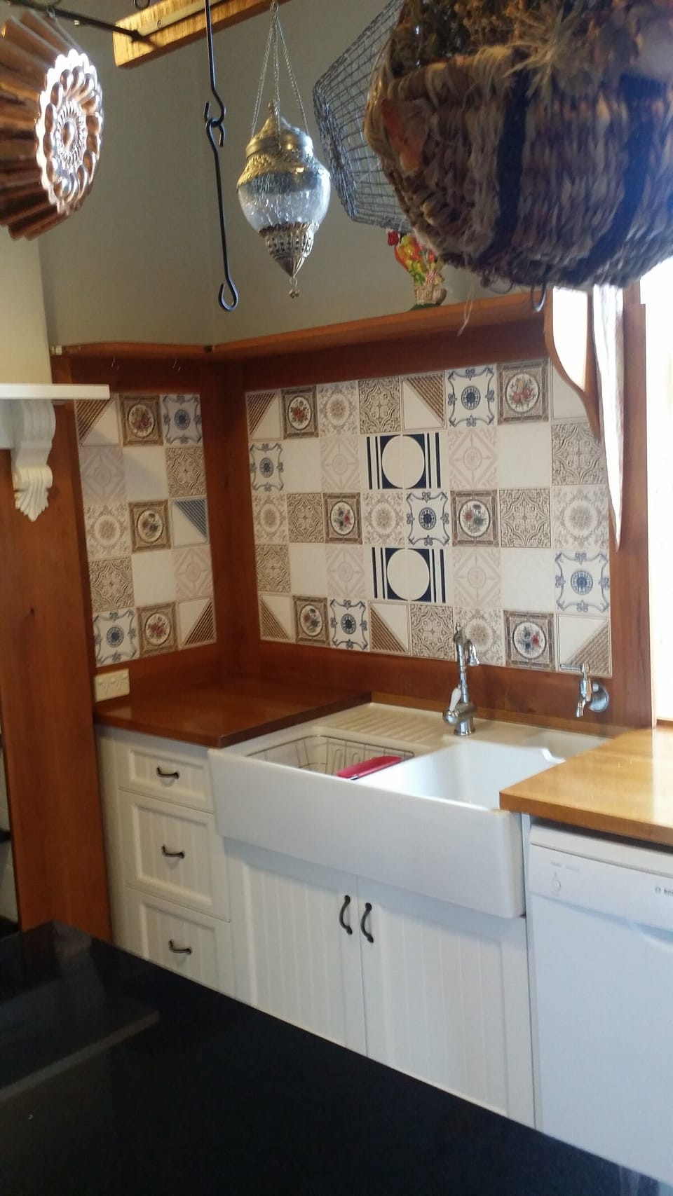 A fully equipped kitchen with all the utensils and crockery you'd need.