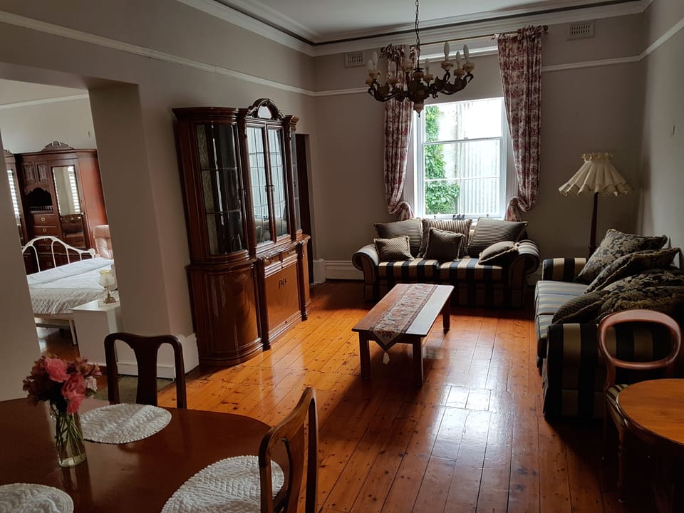 A relaxing lounge and dining room.