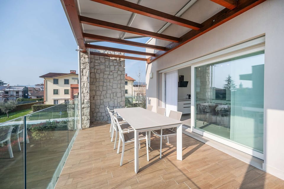 Terrace w/ awning 2