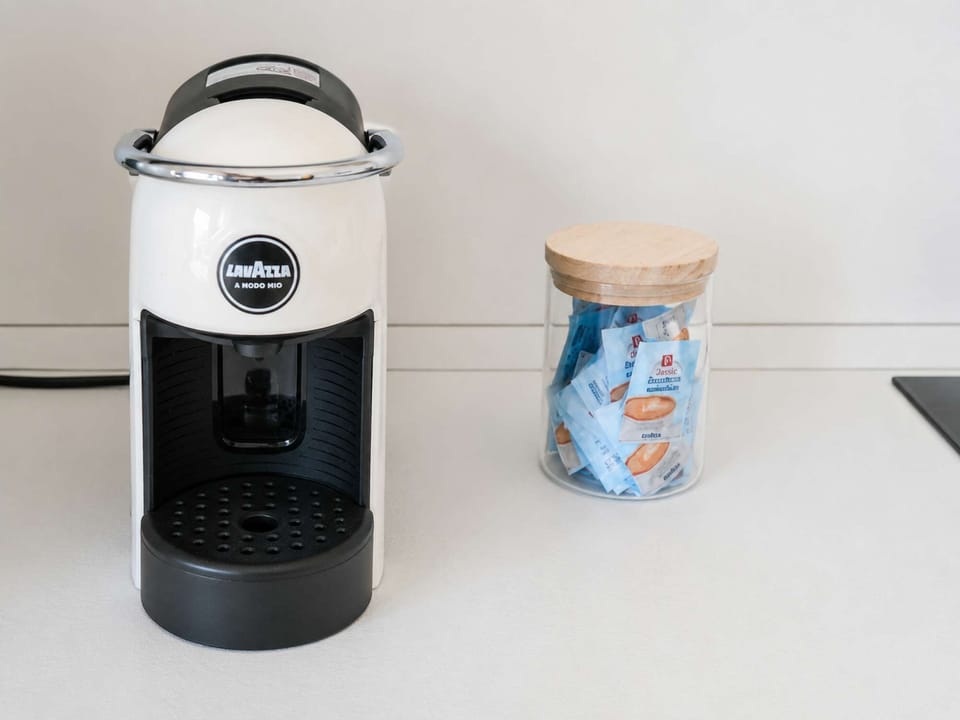 Lavazza "A modo mio" coffee pod machine
