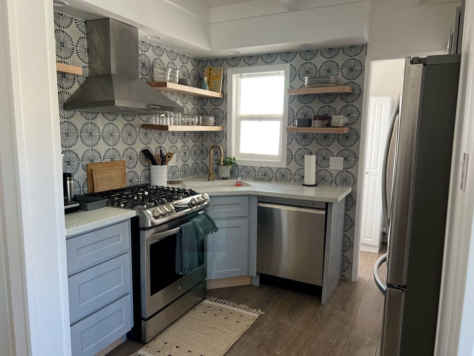 Kitchen, Stove, dishwasher.