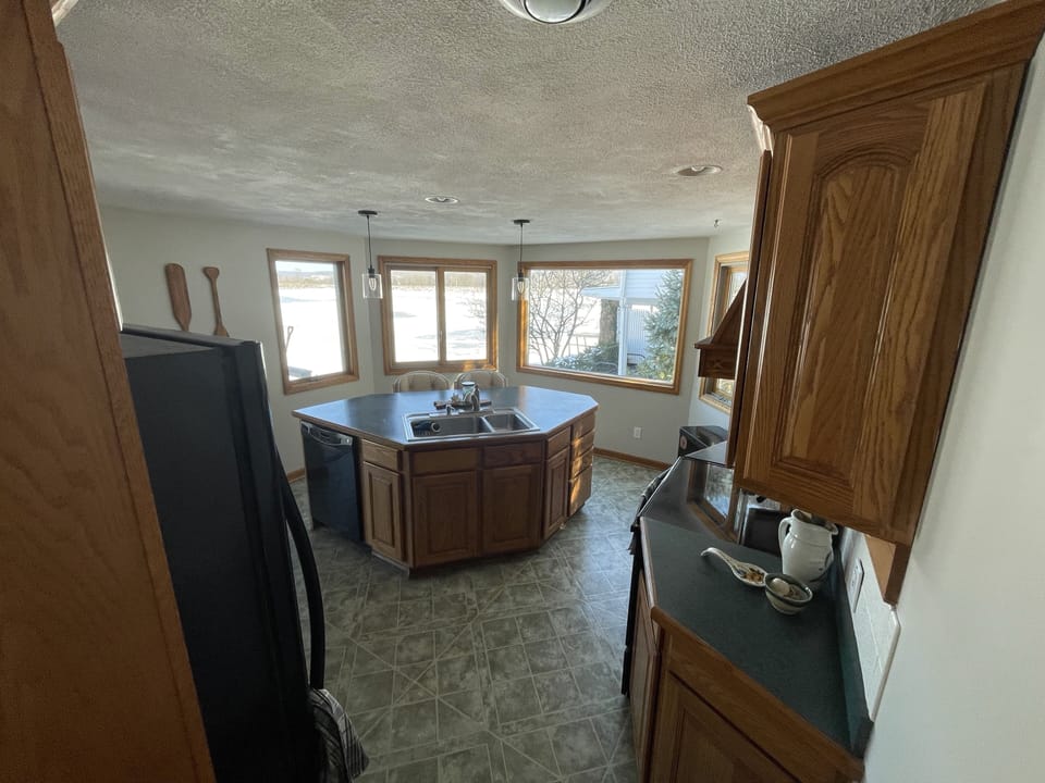 Fully equipped kitchen with beautiful views of lake.