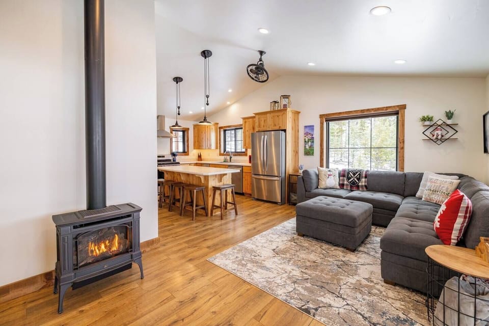 Gas fireplace for those cool mountain nights