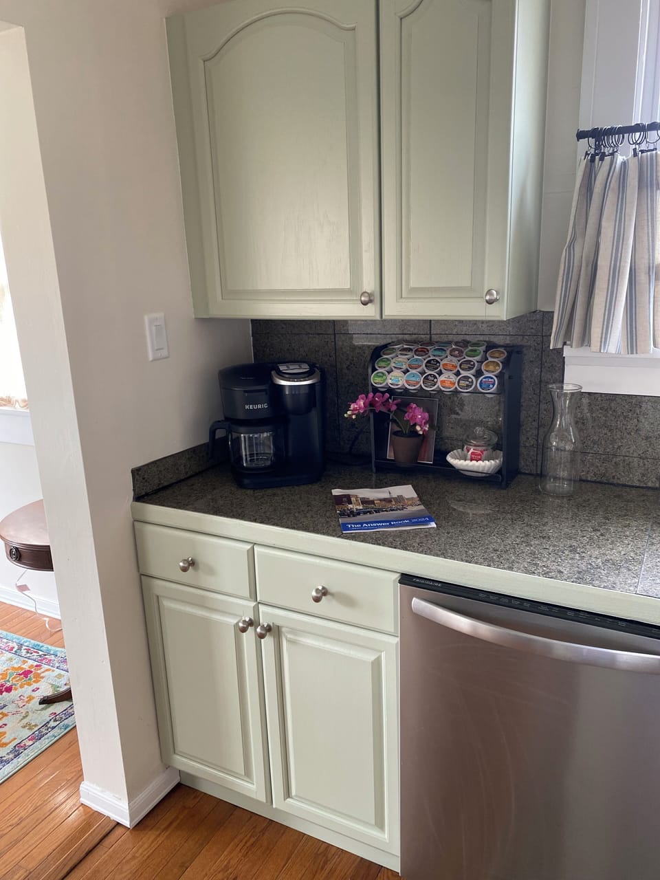 Full kitchen with Keurig & large selection of k-cups.