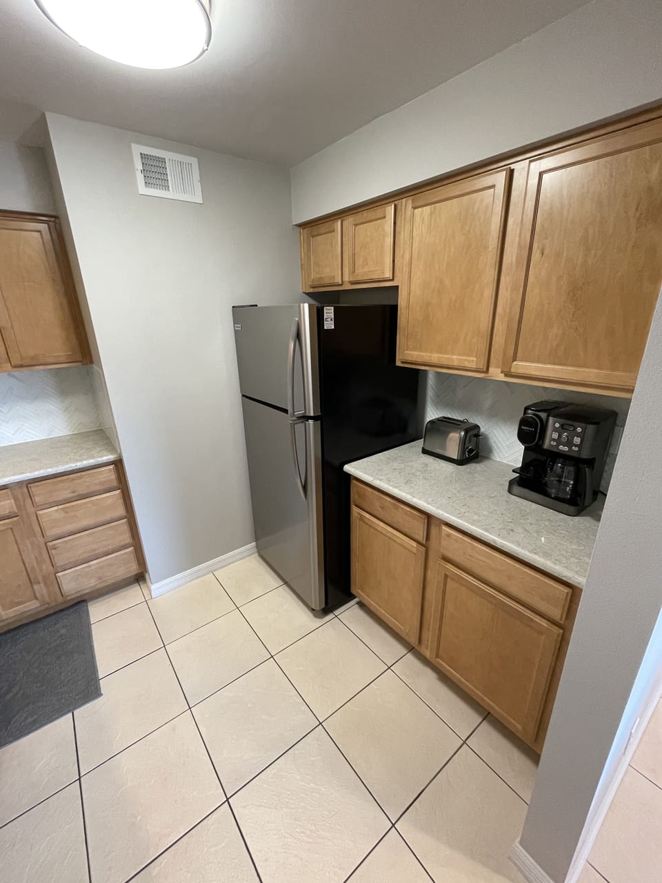 Kitchen Right Fridge Ice maker equipped