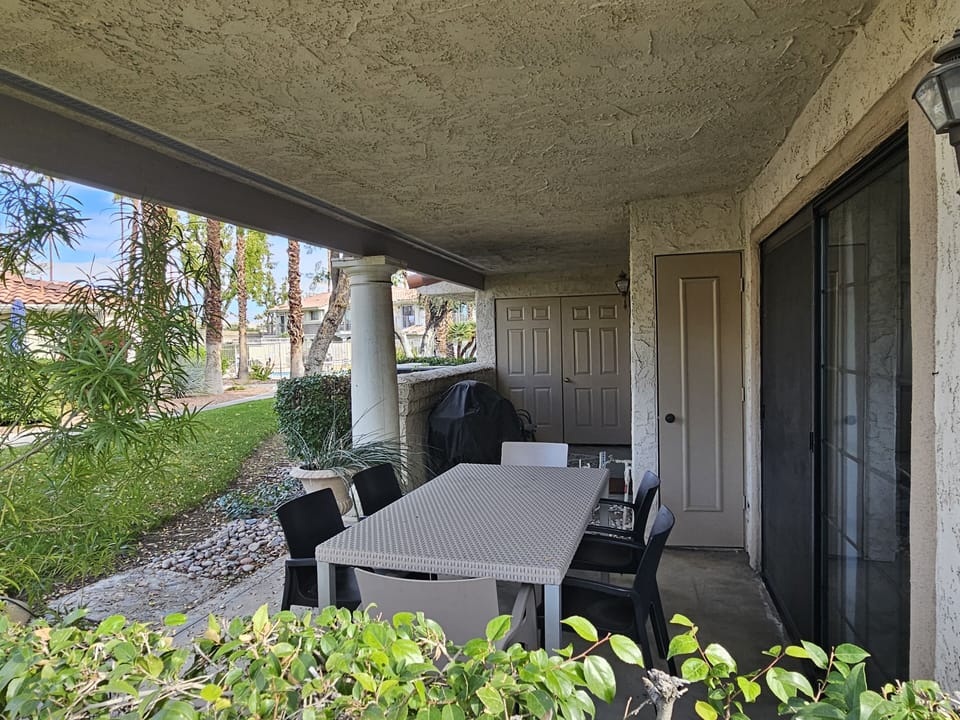 Outdoor dining