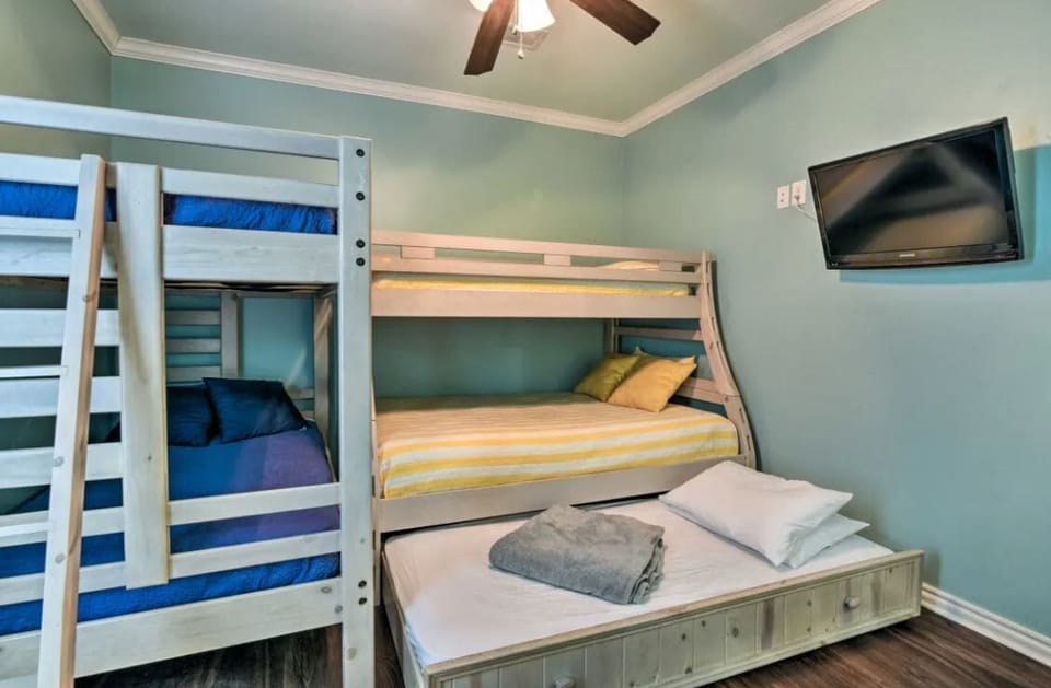 Beach house bed 3