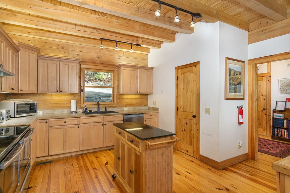 Spacious kitchen with double oven, dishwasher, and drip-style coffeemaker with option for Keurig.