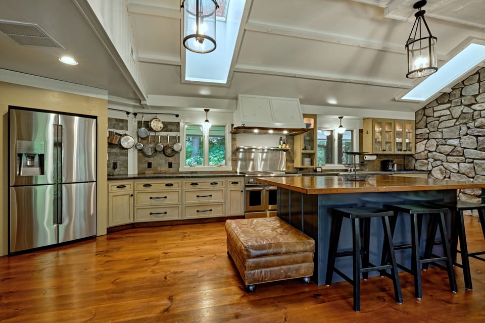 Kitchen - With Bar Seating