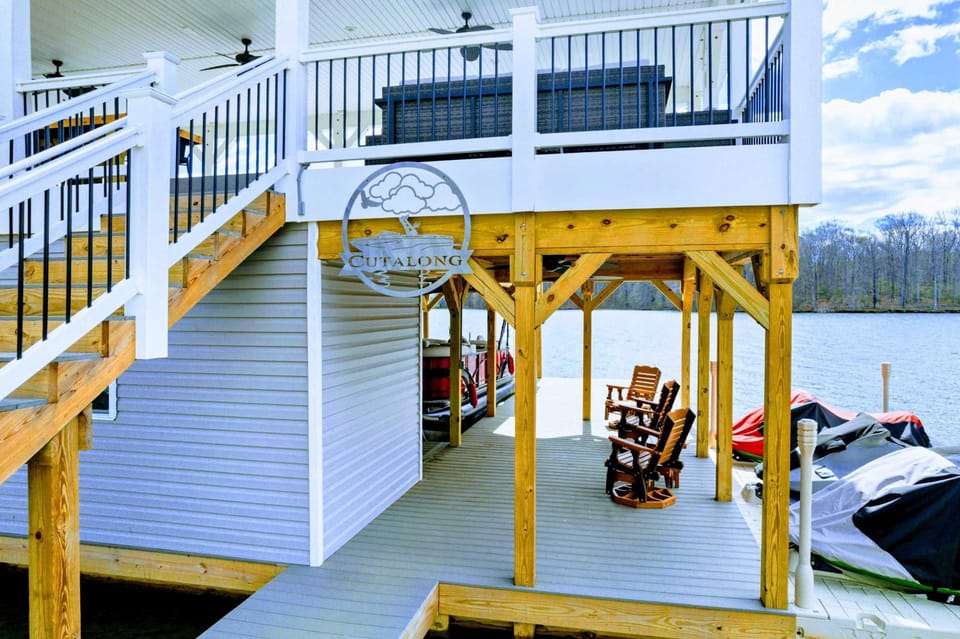 Private Beach - Launch a kayak or wade in from your own sandy shoreline.