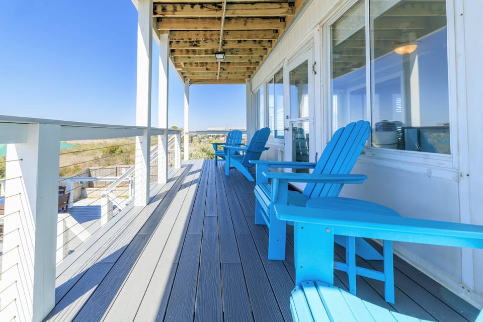 Main level balcony can be accessed via the sunroom
