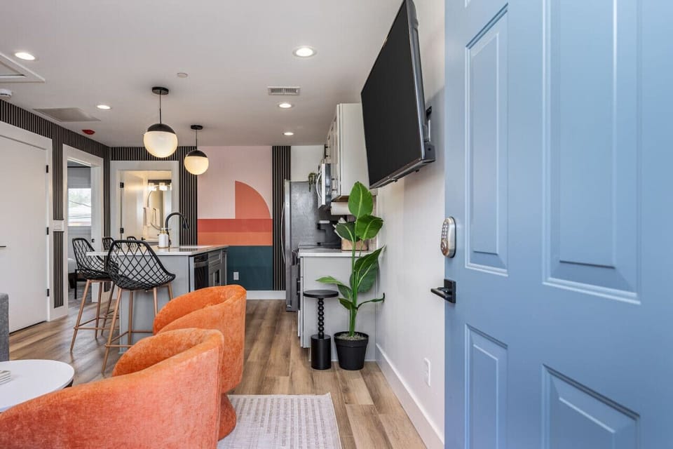 Colorful and recently updated 2 bedroom condo centrally located in Hillsboro / West End, with all the furnishings and supplies you'll need for a most comfortable stay in Nashville.