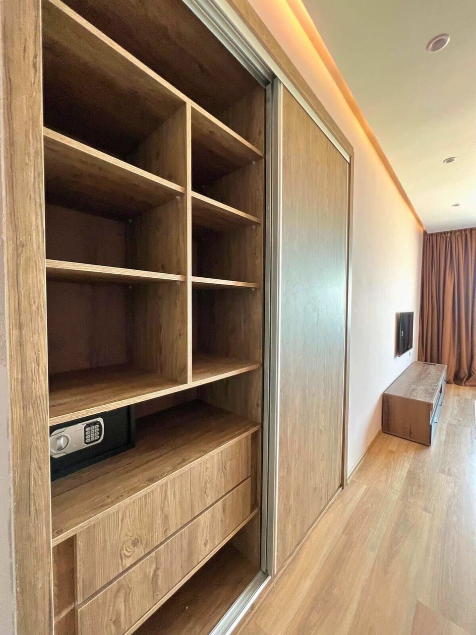 Wardrobe King Bedroom 2 with Safe